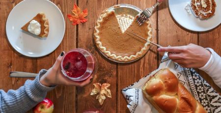 Recette du bonheur - Table avec des desserts