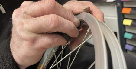 Doubs : des salariés en insertion donnent une seconde vie aux vélos