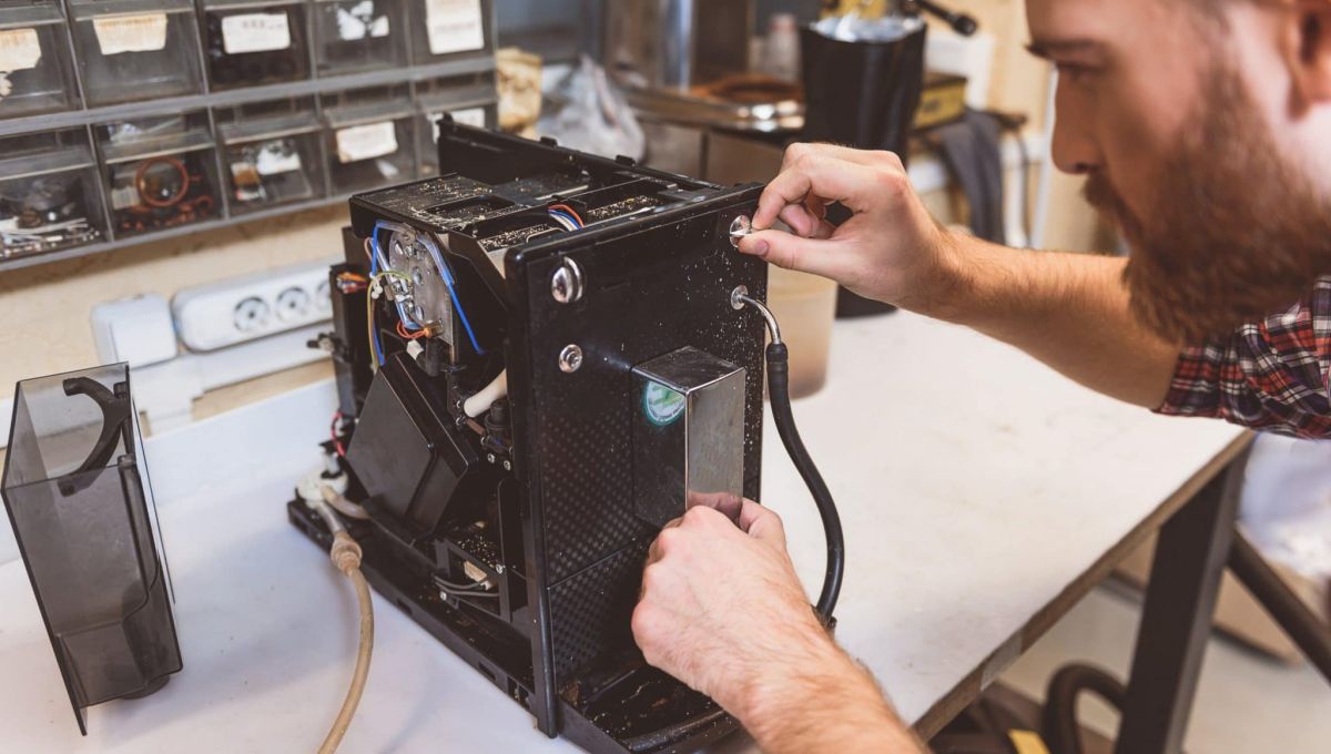 Repair_Cafe_AdobeStock_135349091_Yakobchuk_Olena.jpeg