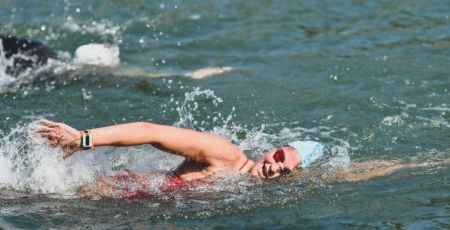 Nage en eau glacée : 3 nouveaux records pour Ludivine Blanc