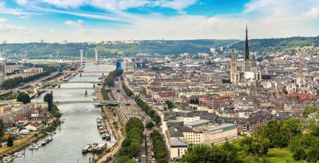 Vue panoramique de la ville de Rouen, en Normandie.
