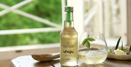 Douze parfums sont disponibles dans la gamme de boisson Unaju.