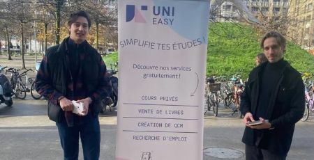Victor Haussermann (à gauche) lors de sa présentation aux étudiants d'Unieasy