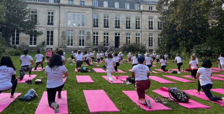 Scéance de Yoga géante à l'occasion de l'Octobre Rose