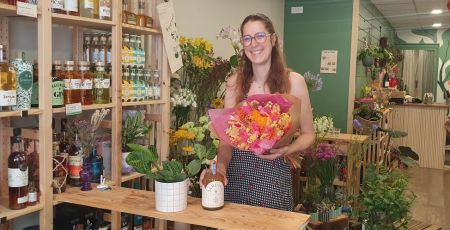 À Bordeaux, Vert et Verre dénote avec son concept original de fleuriste-caviste