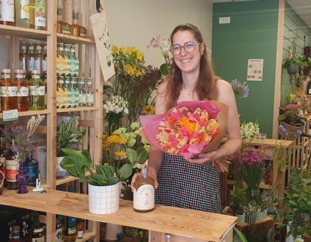 À Bordeaux, Vert et Verre dénote avec son concept original de fleuriste-caviste