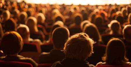 Théâtre : A quoi ressemble la vie de comédien à Paris ?