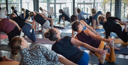 Une séance géante de yoga pour le bliss yoga festival de Bordeaux
