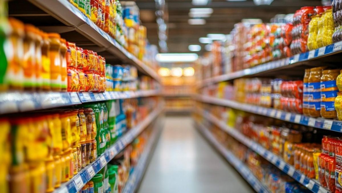 Rayonnages de supermarché - source Adobe Stock