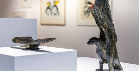 deux statues art inuit centre culturel canadien