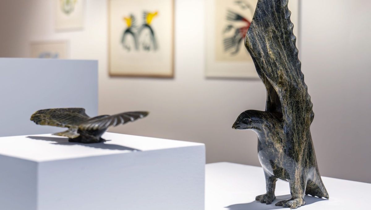 deux statues art inuit centre culturel canadien