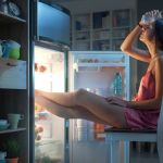 Femme qui a très chaud - crédit photo : StockPhotoPro via Adobe Stock