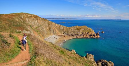 Sorties insolites : découvrez les côtes françaises avec les sentiers de la mer