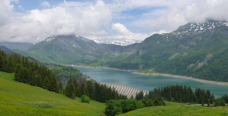 Barrage de Roselend, Beaufort, Savoie, Auvergne-Rhône-Alpes, France. https://fr.wikipedia.org/wiki/Barrage_de_Roselend