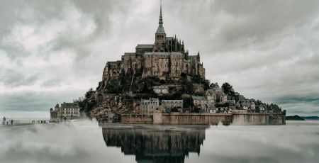Il réalise le tour du Mont-Saint-Michel à la nage, une première !