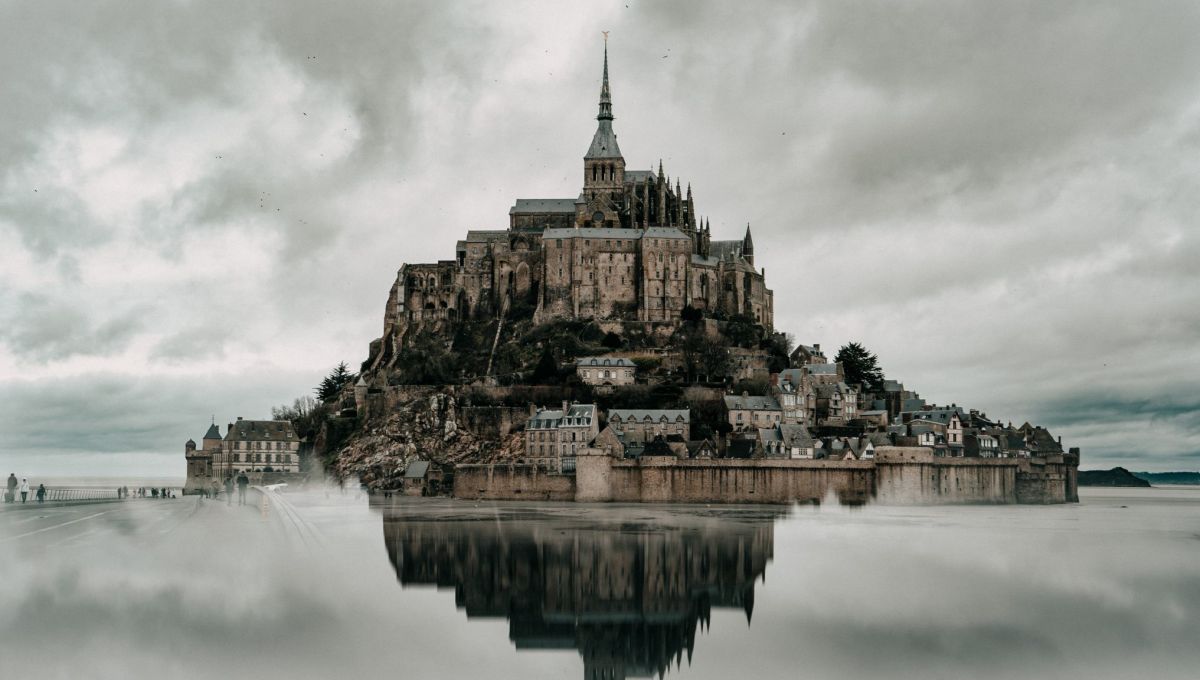 Il réalise le tour du Mont-Saint-Michel à la nage, une première !