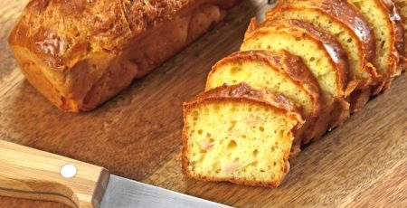 Cake salé jambon fromage - crédit photo : ALF photo via Adobe Stock