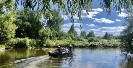 Une belade en barque sur la Somme dans les hortillonnages d'Amiens