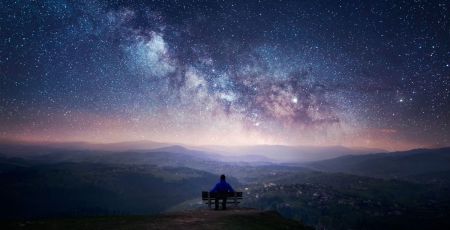Cet été, ralentissez avec la tête dans les étoiles