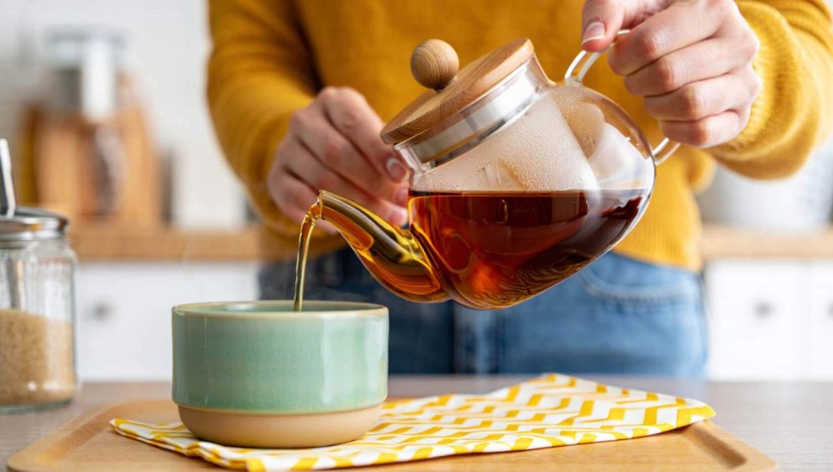 Thé servi dans une tasse