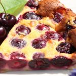 Clafoutis aux cerises facile et léger - crédit photo : Claude Calcagno via Adobe Stock