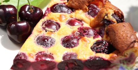 Clafoutis aux cerises facile et léger - crédit photo : Claude Calcagno via Adobe Stock