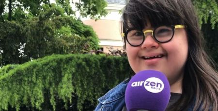 Jeanne en reportage dans un parc
