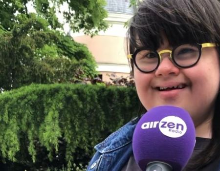 Jeanne en reportage dans un parc