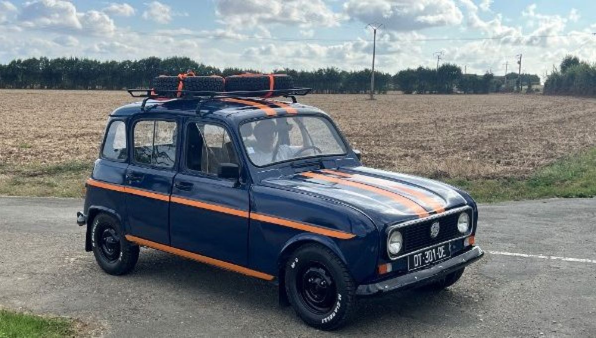 La voiture qui accompagnera Marin et Matthieu lors du 4L Trophy