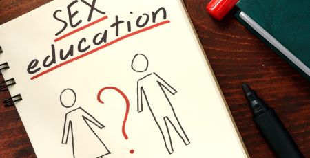 "#Adosexo", premier guide d’éducation sexuelle pour ado