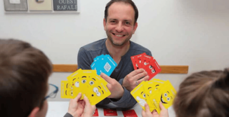 Patrice Iacovella inventeur du jeu Emoticartes, dont un sur le harcèlement