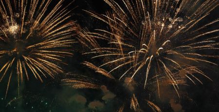 Feux d'artifice - crédit photo : grki via Adobe Stock