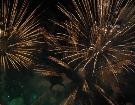 Feux d'artifice - crédit photo : grki via Adobe Stock