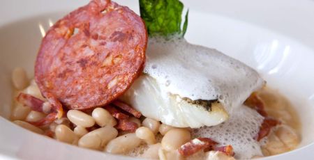 Filets de poisson blanc au chorizo - crédit photo : ChantalS via Adobe Stock