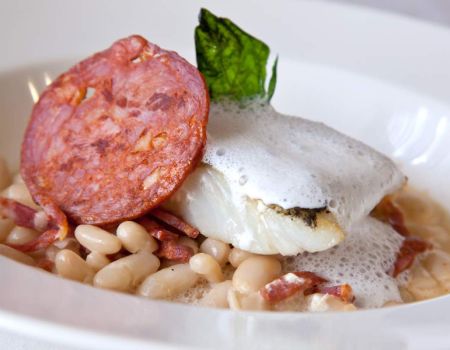 Filets de poisson blanc au chorizo - crédit photo : ChantalS via Adobe Stock