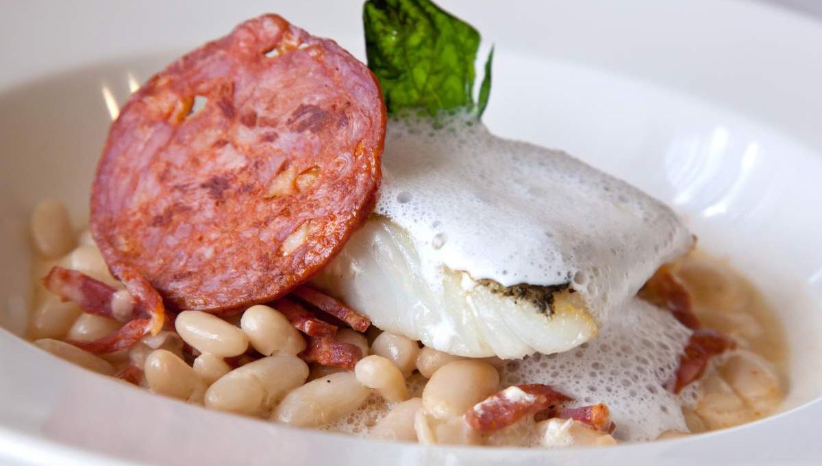 Filets de poisson blanc au chorizo - crédit photo : ChantalS via Adobe Stock