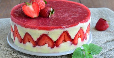 Fraisier facile et délicieux - crédit photo : julie208 via Adobe Stock