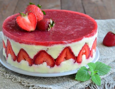 Fraisier facile et délicieux - crédit photo : julie208 via Adobe Stock