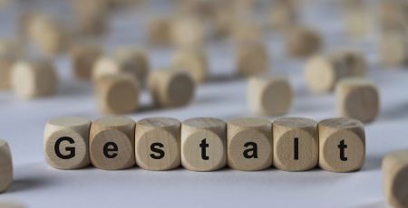 Gestalt - Holzwürfel mit Buchstaben