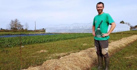Gironde : Mathieu Lecoffre, un maraîcher bio qui soigne son sol
