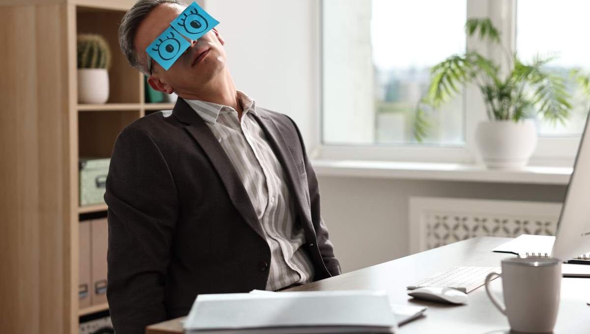 Homme qui fait la sieste - crédit photo : New Africa via Adobe Stock