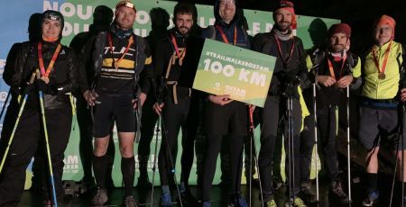 Les marcheurs du trail d'Oxfam france reçoivent leur prix à leur arrivée
