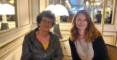 Isabelle Autissier et Annabel Audureau au café de la paix à la Rochelle