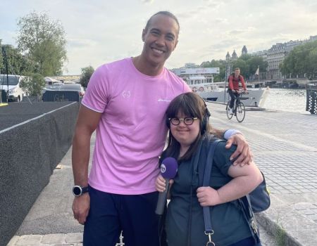 Jeanne et Laurent Laurent Maistret après son match au pied de la tour Eiffel.