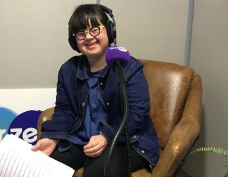 Jeanne se prépare à beatboxer