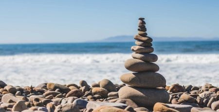 Les chakras imagés par des pierres