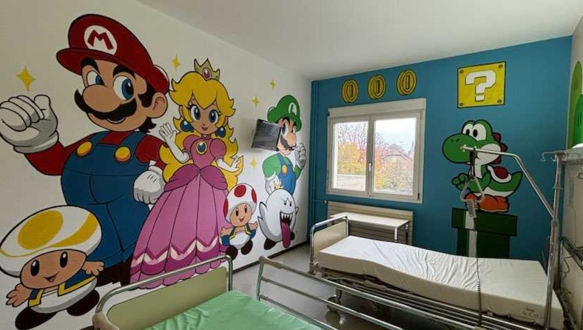 Caroline, artiste, décore les murs de sa clinique avec talent
