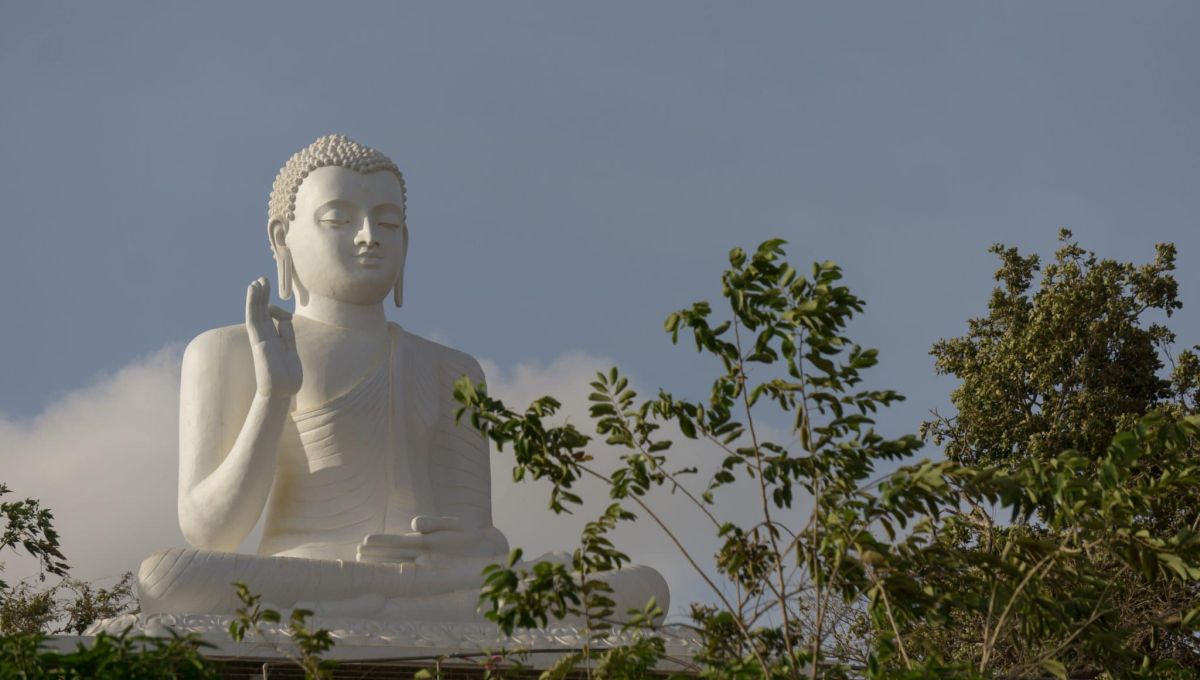 La statue du Bouddah sur le site de Mihintale à Anuradhapura au Sri-Lanka