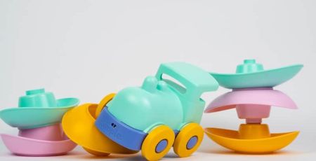 Le jouet simple, une alternative pour Noël en plastique recyclé