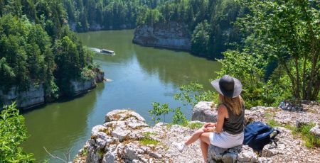 Les montagnes du Jura, une destination de vacances étonnante et peu connue  